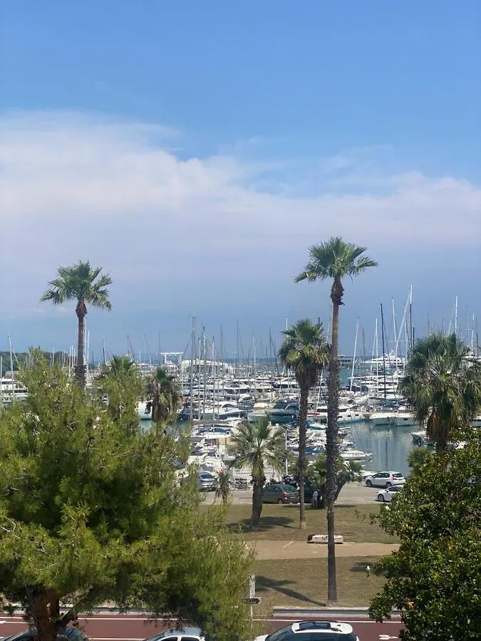 Studio Antibes Port Vauban. Apartment